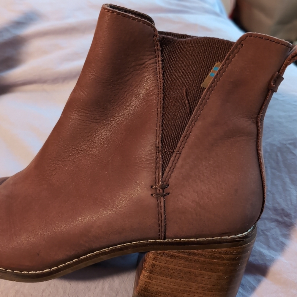 Toms Esme Red Suede Booties 7.5 - Picture 2 of 5